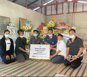 มอบเงินฌาปนกิจสงเคราะห์สมาชิกธนาคารขยะชุมชนตำบลเชียงเพ็ง อ.ป่าติ้ว ย.โสธร
