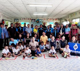 นายอำเภอป่าติ้วตรวจเยี่ยมและให้กำลังใจเด็กนักเรียนศูนย์พัฒนาเด็กเล็ก