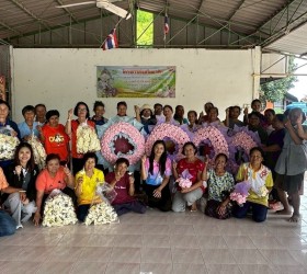 โครงการส่งเสริมอาชีพ  "หลักสูตรการทำดอกไม้จันทน์และการทำพวงหรีดจากดอกไม้จันทน์"